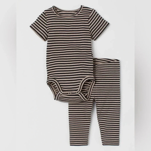 H&M Other - H&M baby ribbed matching set onesie pants short sleeve neutral beige newborn